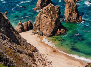 praias rochosas de sintra, portugal