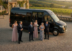 shuttle with some guests arriving at a wedding in portugal