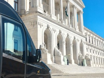 amiroad mini bus in front o assembleia da republica amiroad mini bus in front o assembleia da republica